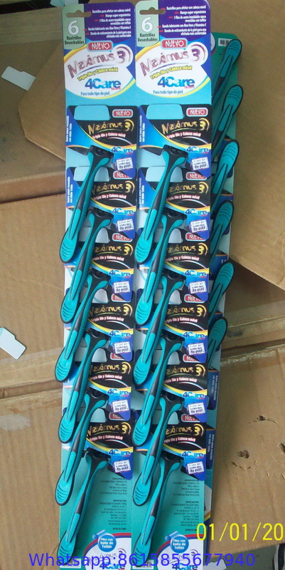 disposable razor in display hanging card ( H2)